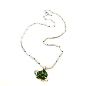 Vintage Dainty Turtle Pendant Trifari necklace  🐢